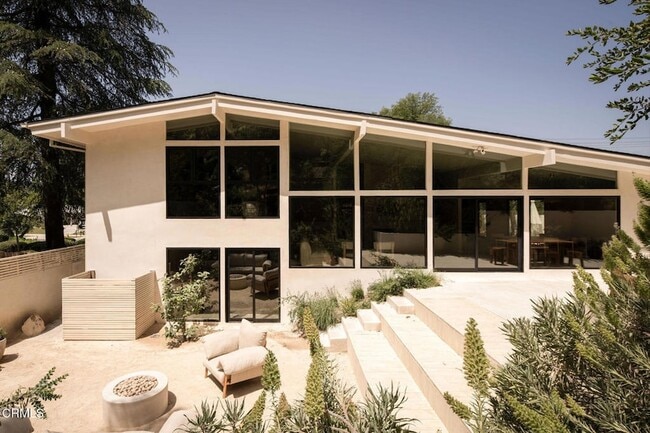 Building Photo - 4722 Larkwood Ave Rental