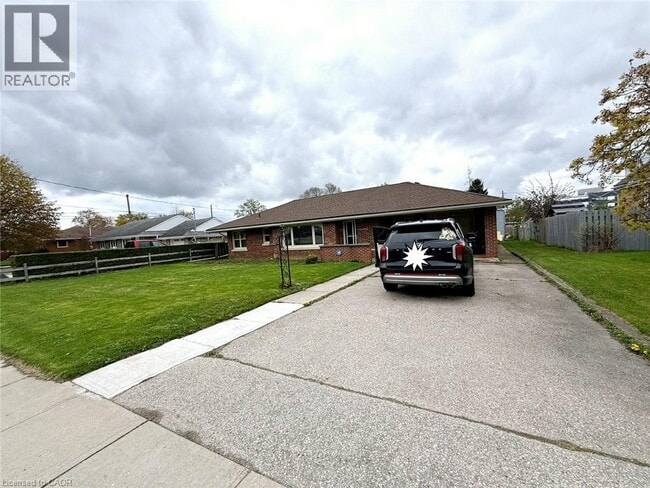Photo - 8 Munch Ave