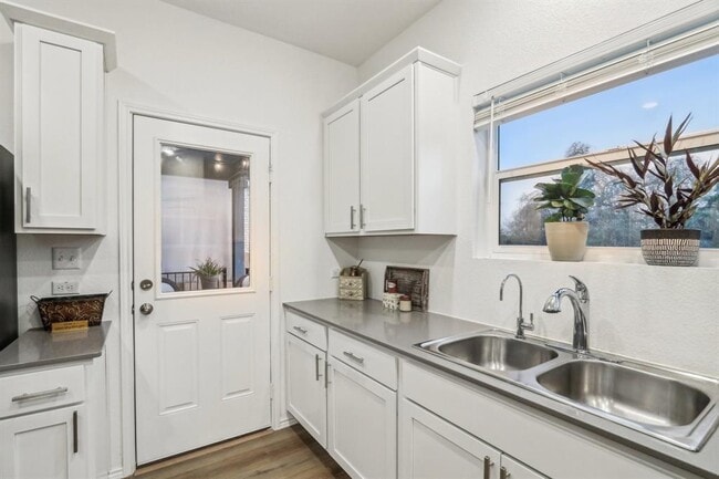 Photo - 142 Maravillas Bnd