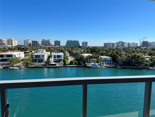 Building Photo - 9261 E Bay Harbor Dr Unit 503