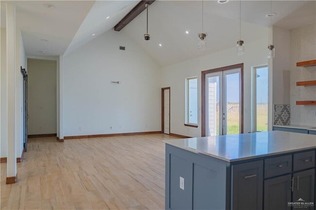 Photo - 10 N J Hernandez St