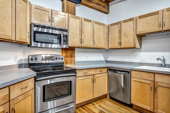 Photo - 413 N 2nd St