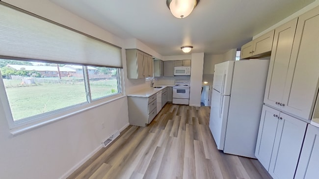 Photo - 4670 Holland St