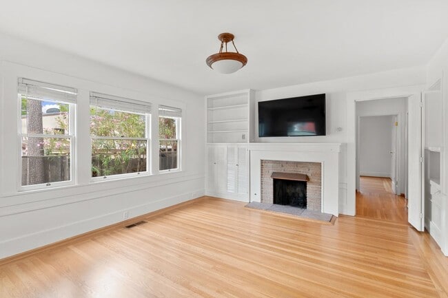 Photo - Upper Dimond/Lincoln Highlands Wonderful Craftsman Home!