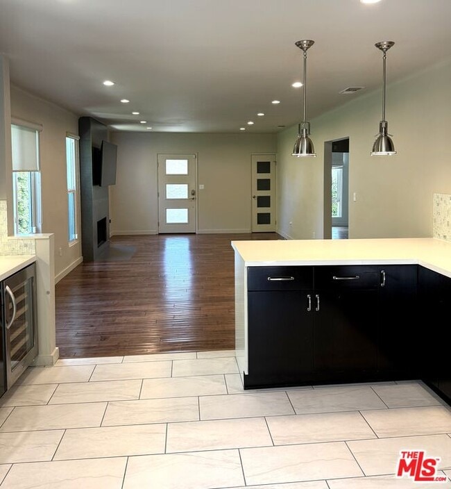 Photo - 9001 Phyllis Ave