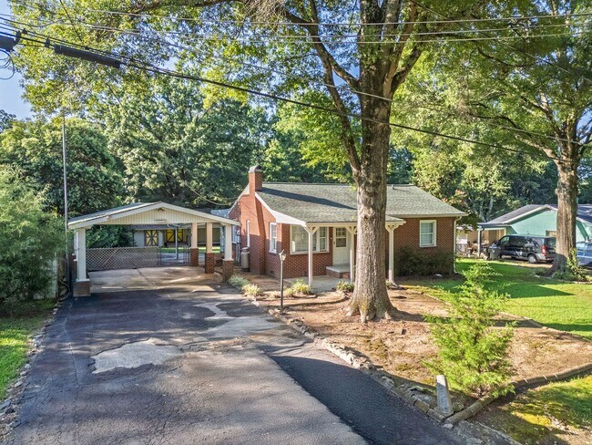 Photo - Well-maintained 3-bedroom, 1-bath all brick ranch offering 1,253 sq. ft. of functional living space