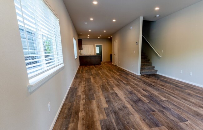 Photo - Beautiful 4 bedroom Duplex