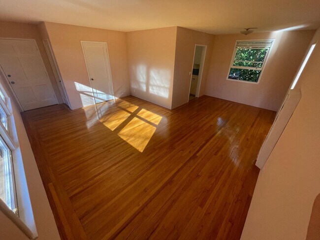 Photo - 1677 Woodland Ave