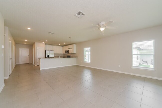 Photo - 994 James Dr