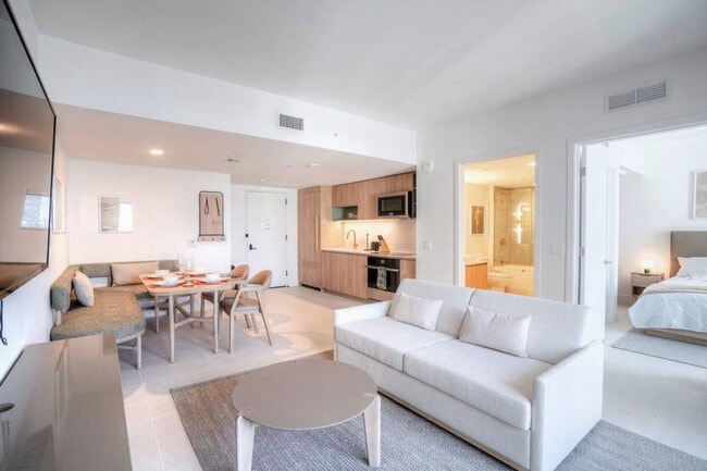 Photo - 601 NE 1st Ave Unidad ID1317853P