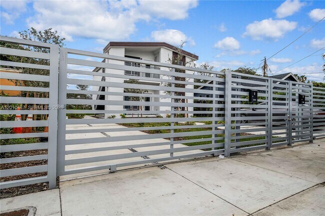 Photo - 763 NW 80th St Unidad B