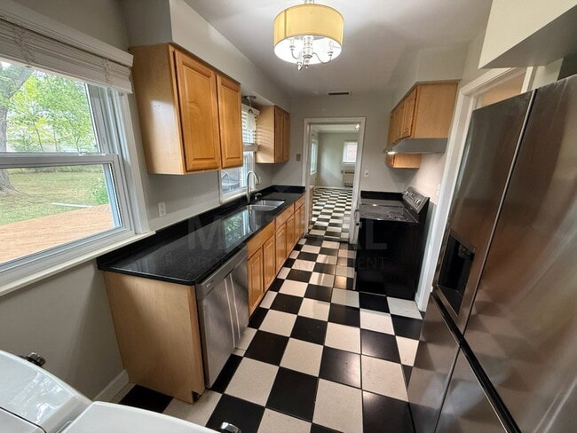 Photo - 1729 Beverly St