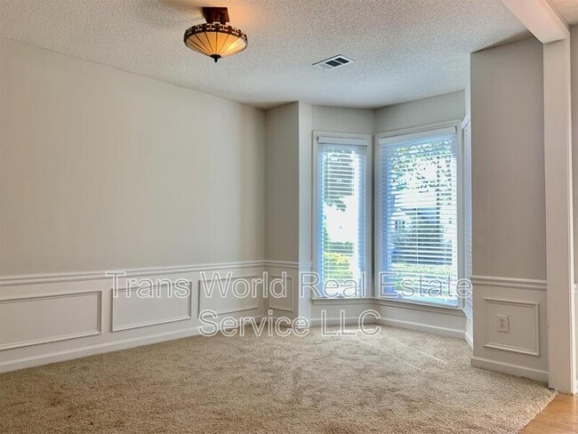 Photo - 485 Chippenham Ct