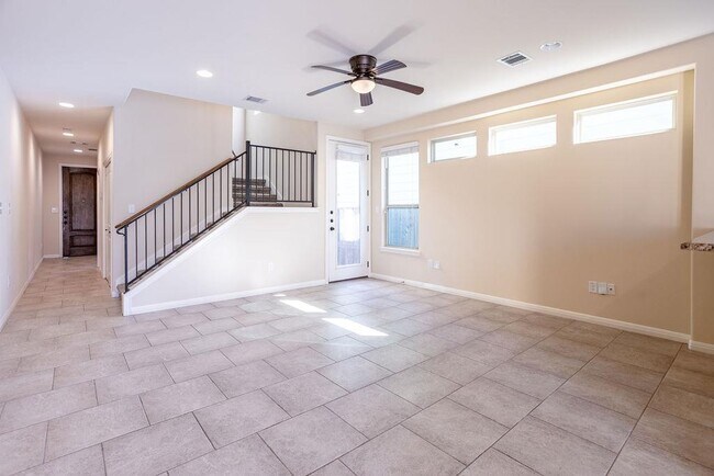 Photo - 1403 W 51st St