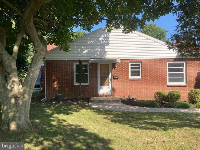 Photo - 10 Moller Pkwy House