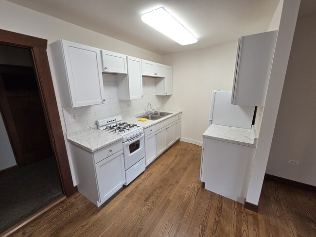 Photo - 328 N Milwaukee Ave