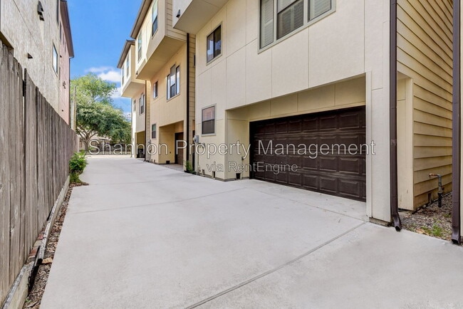 Photo - 2306 Couch St