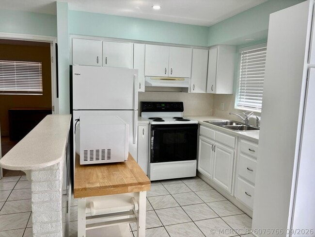 Photo - 720 SE 15th St Unit 2
