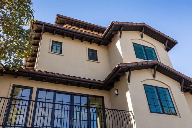 Photo - 436 Laurel St