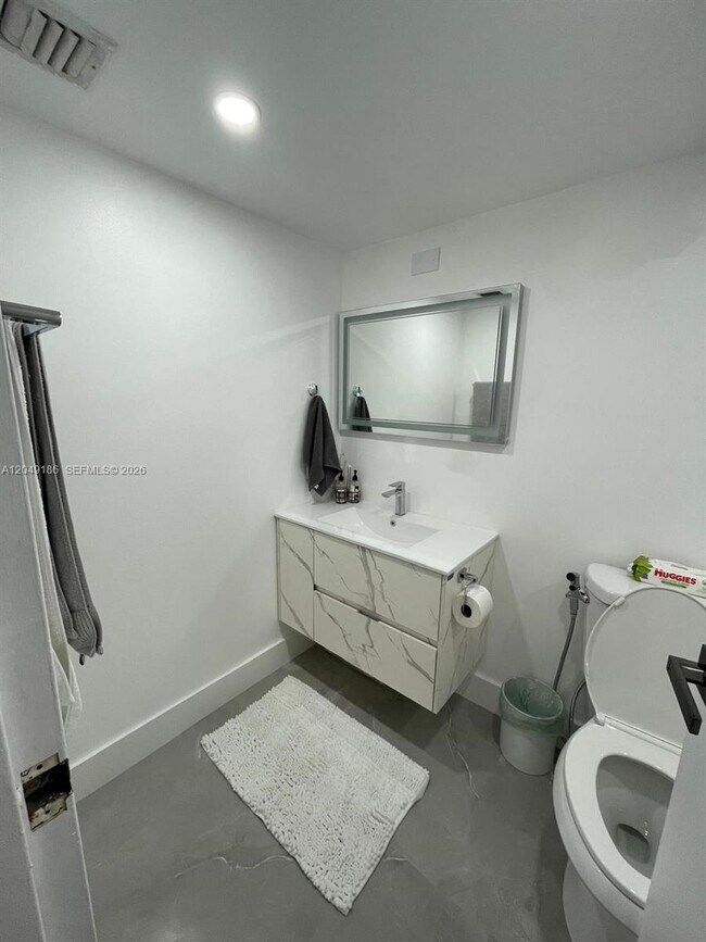 Photo - 7601 E Treasure Dr Unidad 1017