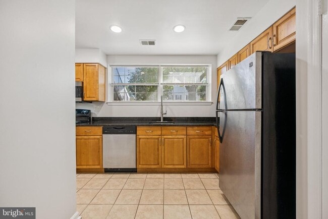 Building Photo - 14910 Cherrywood Dr Unit 4B
