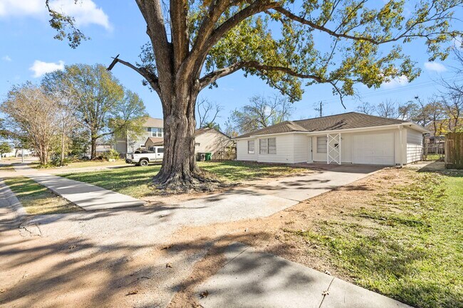 Photo - 6711 Schiller St