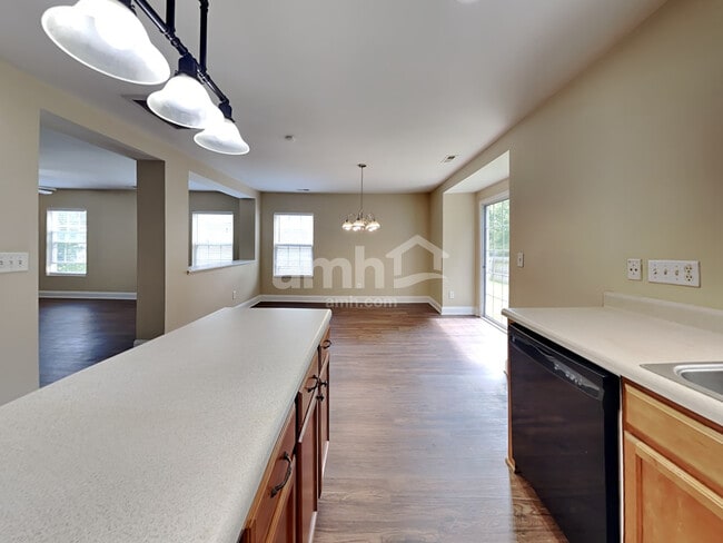 Photo - 3770 Marshlane Way