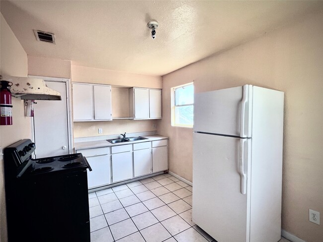 Building Photo - 6802 Sayers St Unit A few Rental