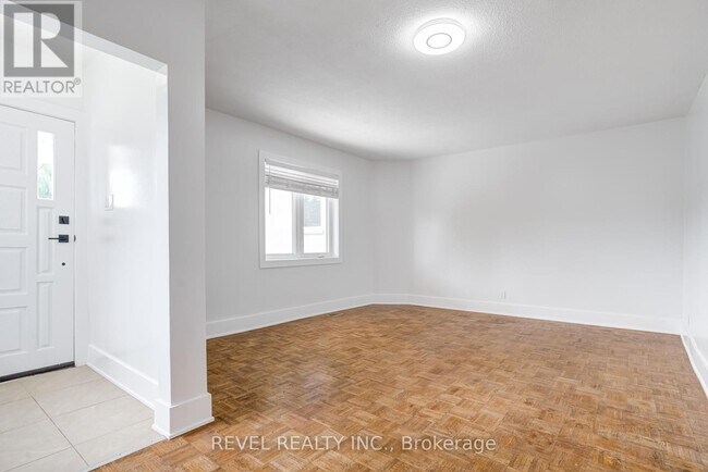 Photo - 24 Kenora Crescent