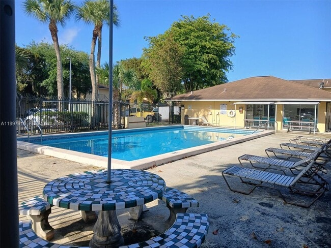 Photo - 15659 SW 73rd Cir Terrace Unidad 5-9