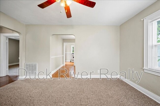 Photo - 2135 Thomas Ave