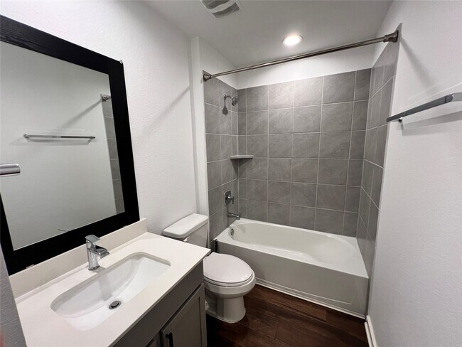 Photo - 1607 Barrows Ln