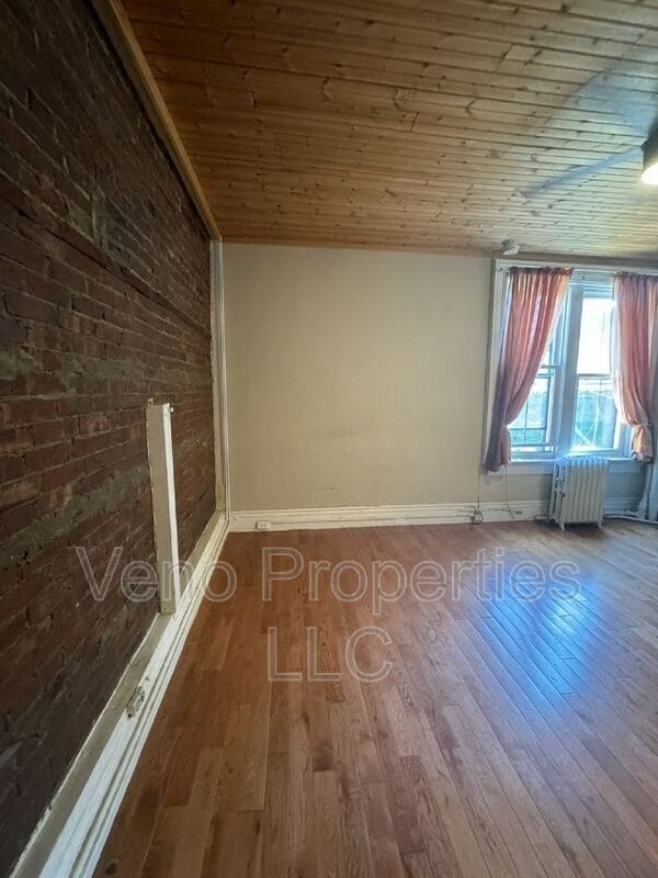 Photo - 16 2nd St