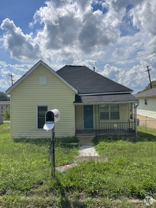 Building Photo - 2019 N Chamberlain Ave Rental