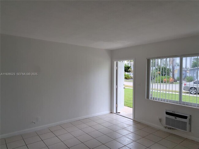 Photo - 1544 Arthur St Unit 2