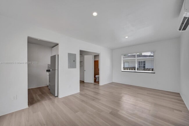 Photo - 570 NE 68th St Unidad 5