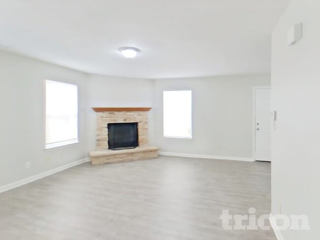 Photo - 1296 Edgewater Dr