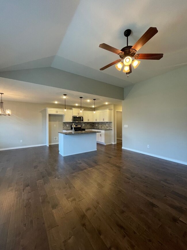 Photo - Executive Rental - Old Castle Estate Subdivision - Nixa