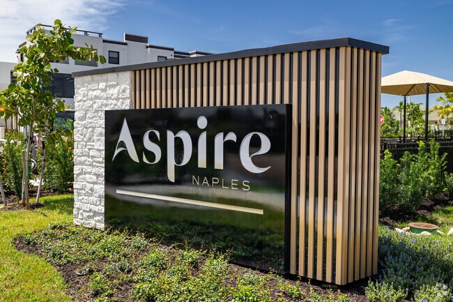 Letrero de la comunidad Aspire - Aspire Naples Apartments