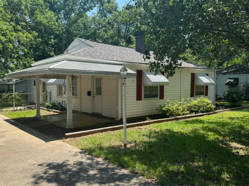 Photo - 508 Glenmore Rd