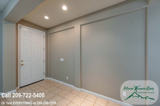 Photo - Move in Ready! Apply Now to Schedule Viewing.