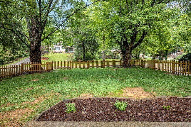Photo - Royal Pines Gem with Private Fenced Yard