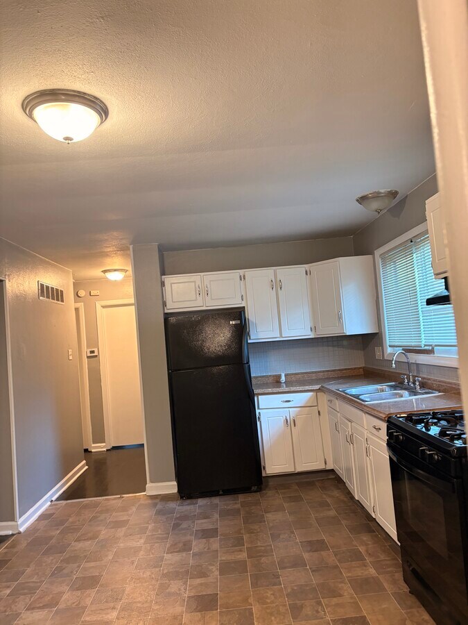 Photo - 214 Coburg Dr