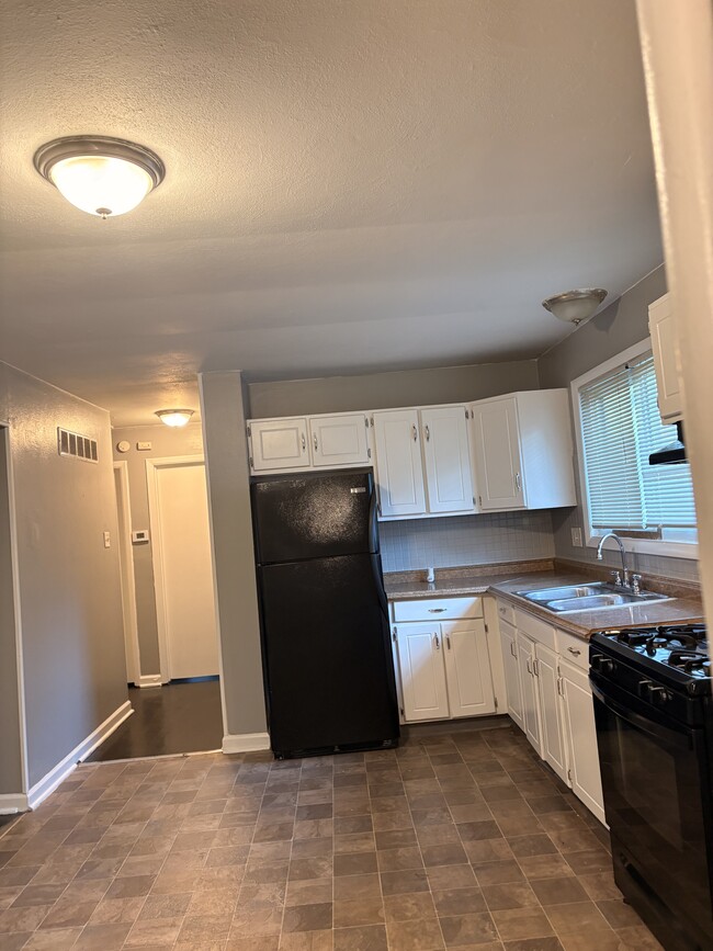 214 Coburg Dr
