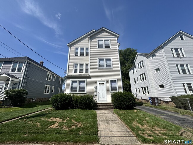 Building Photo - 73 Brooklawn St Unit 3