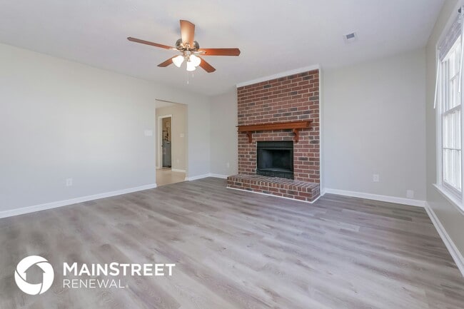 Photo - 315 Cornwallis Way