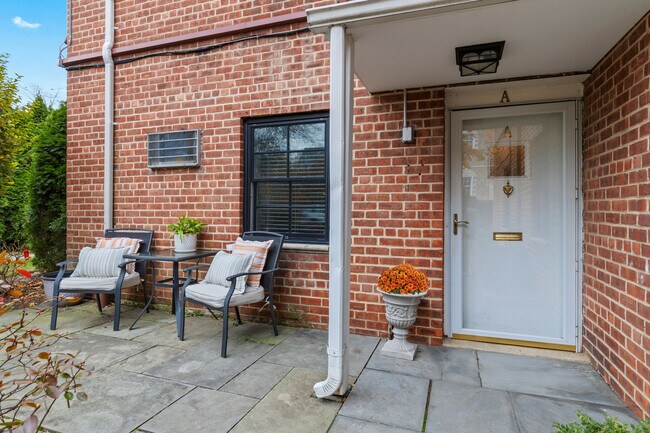 Photo - 181 Purchase St