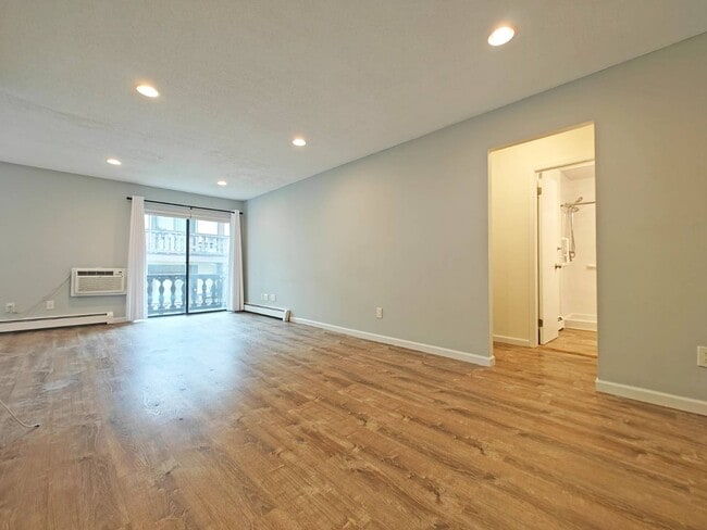 Photo - 15 Granada Crescent Unit 15