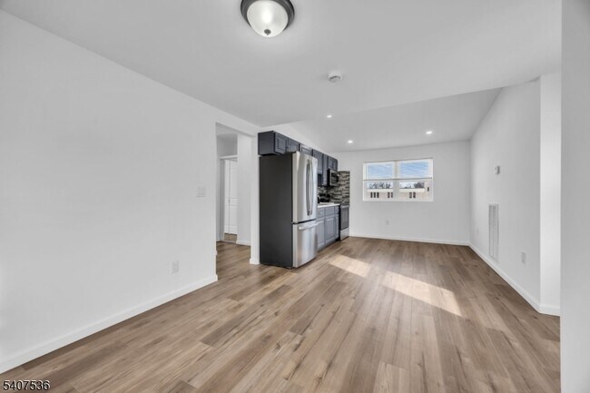 Photo - 724 E Scott Ave