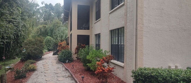 Building Photo - "Quite and Peaceful 2-Bed, 2-Bath Condo in... Unit D